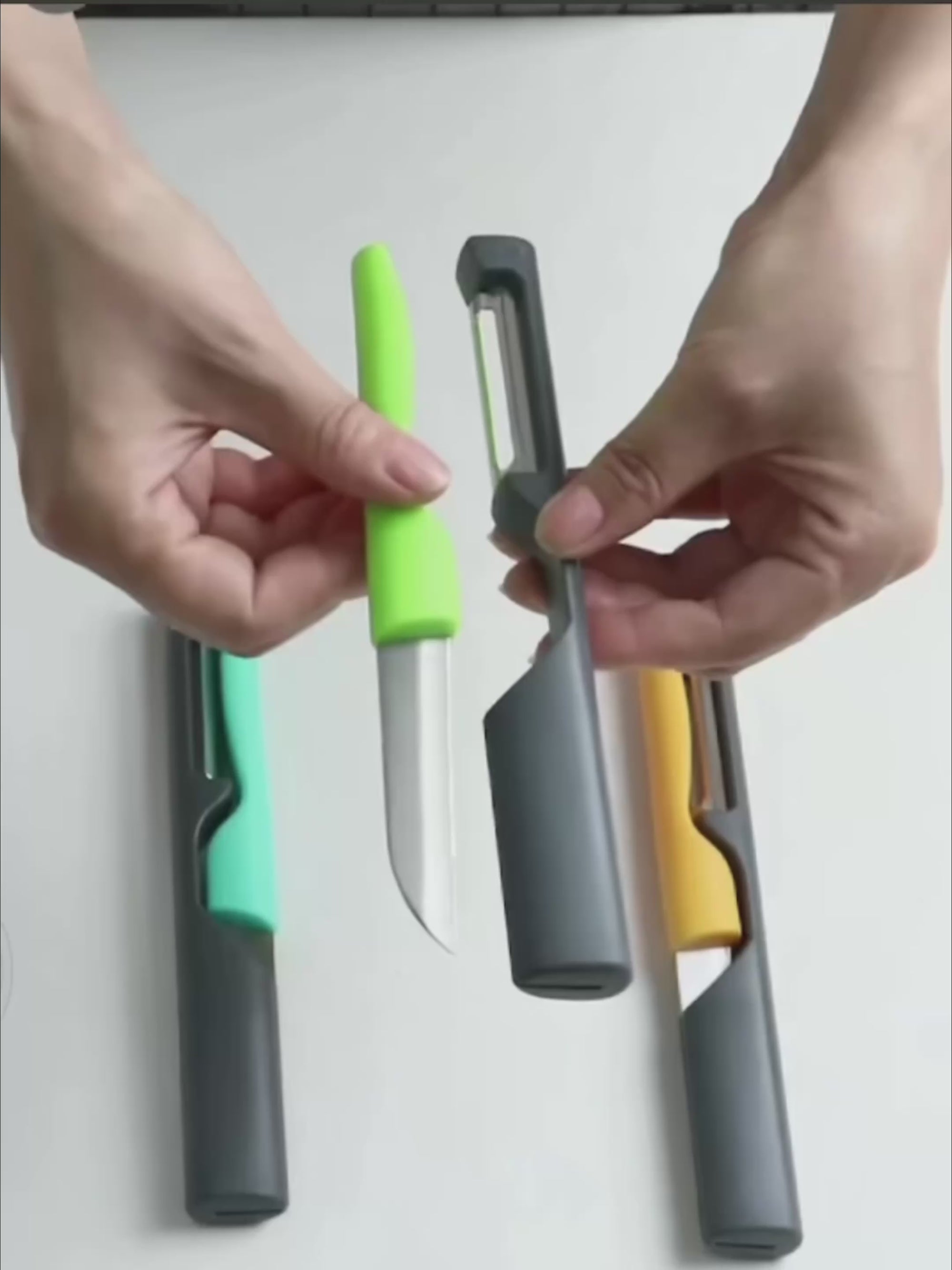 Portable 2-in-1 Paring Knife & Vegetable Peeler